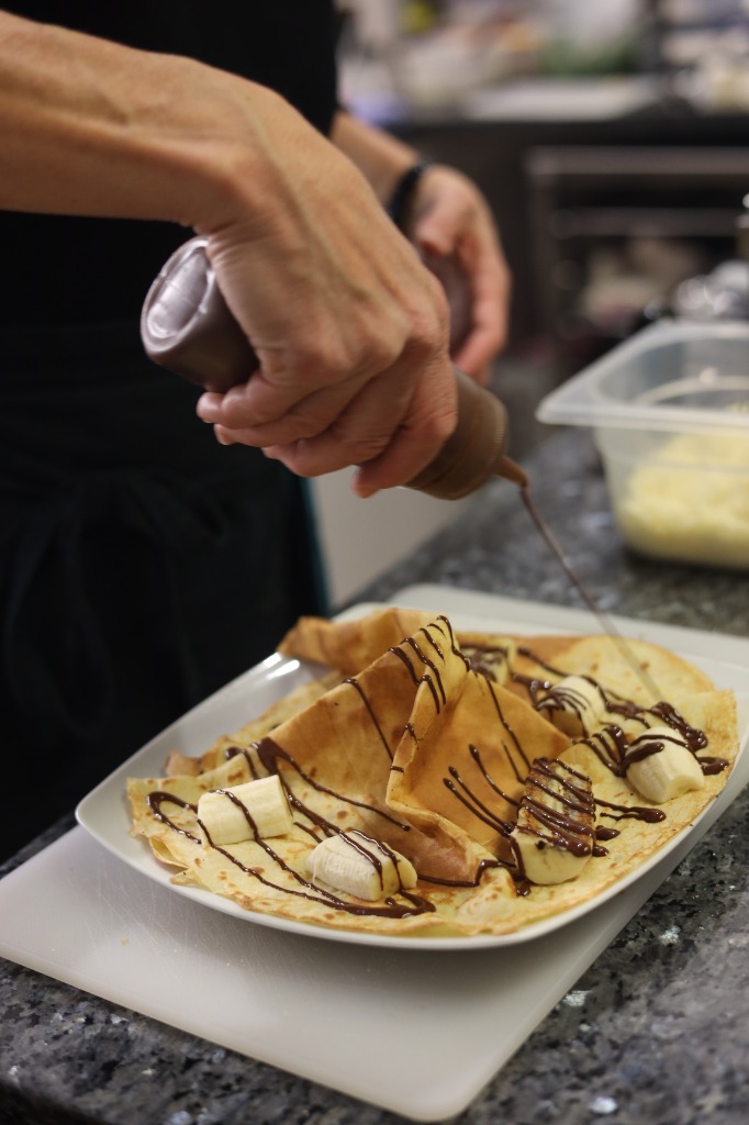 Préparation crêpe banane chocolat